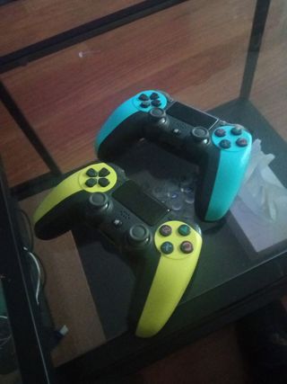 Consola PS4 Sony Negra de 500GB Incluye dos mandos