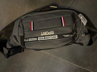 Riñonera deportiva gris
