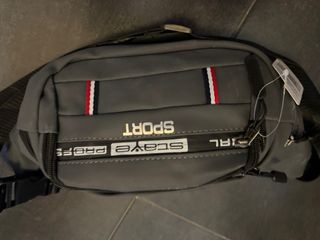 Riñonera deportiva gris