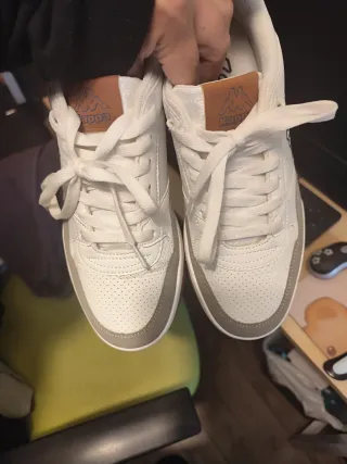 Tenis Kappa Blancos y Grises