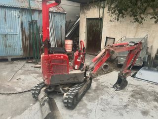 Mini excavadora Bobcat 08