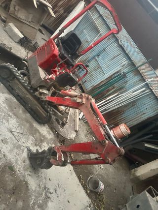 Mini excavadora Bobcat 08