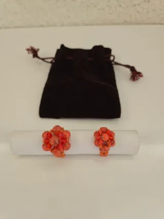 Anillos de bisutería naranja y rojo