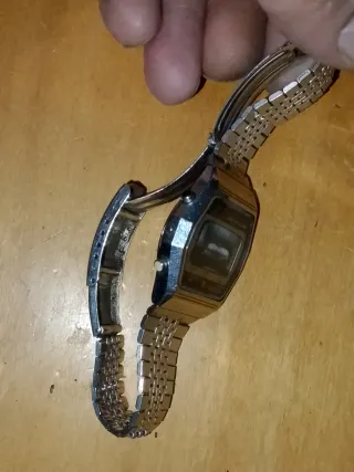 Reloj Citizen Digital multi alarma. ColorPlata