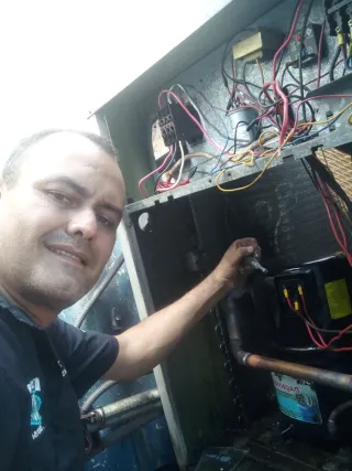 Técnico en refrigeración