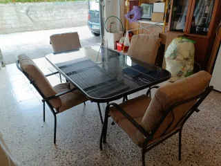 Tavolo Vetro Nero con 4 Sedie Imbottite