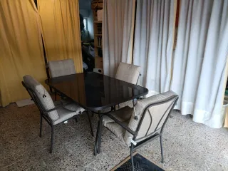 Tavolo Vetro Nero con 4 Sedie Imbottite