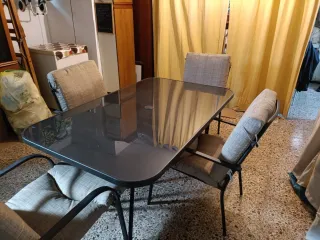 Tavolo Vetro Nero con 4 Sedie Imbottite