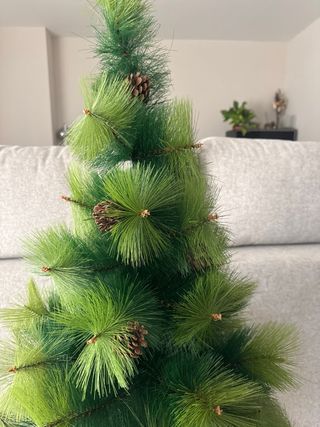 Árbol de Navidad con piñas