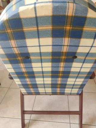 Sedia sdraio in legno con tessuto a quadri