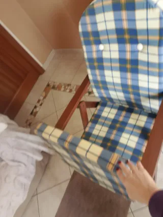 Sedia sdraio in legno con tessuto a quadri