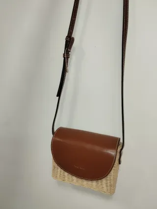 Bolso de mimbre y piel marrón