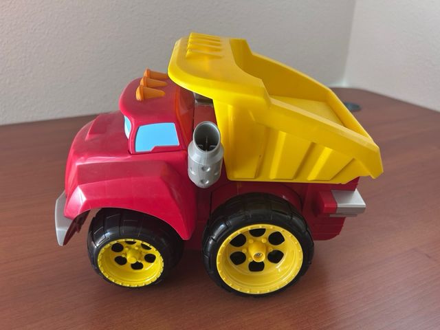 Camión Tonka Rojo con Volquete Amarillo