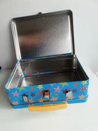 Maletín azul con estrellas