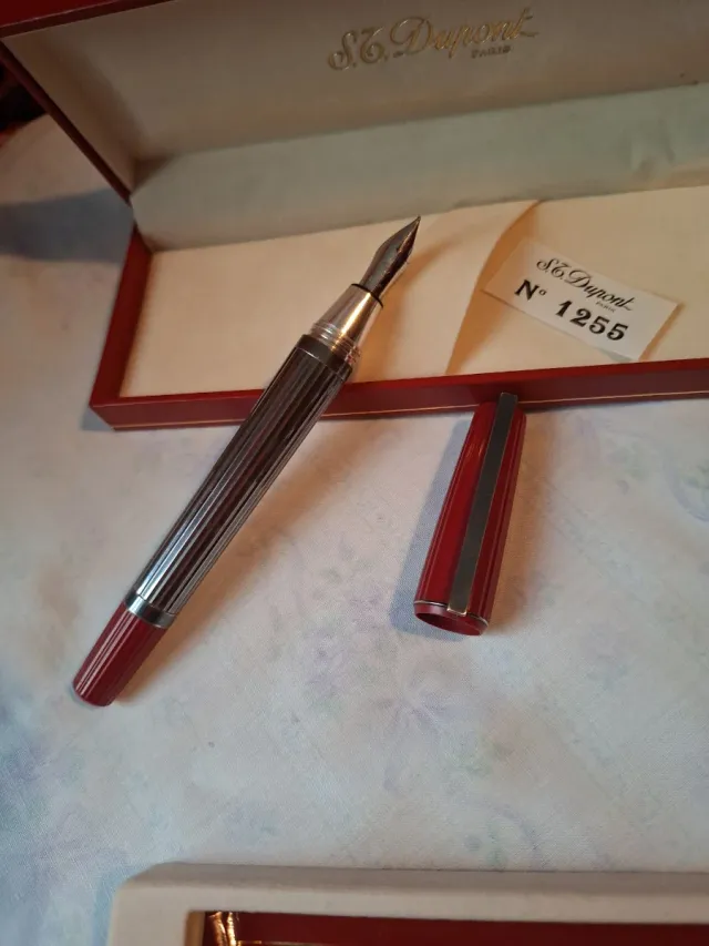 Pluma S.T. Dupont de plata