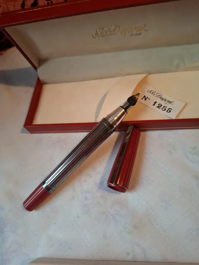 Pluma S.T. Dupont de plata