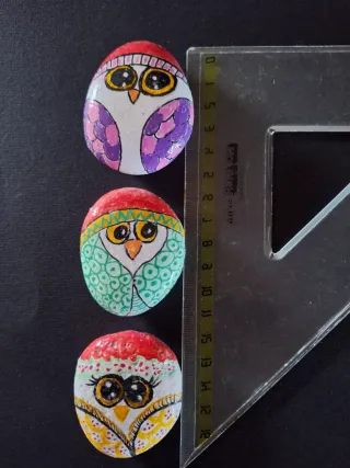 Sassi gufetti decorati a mano