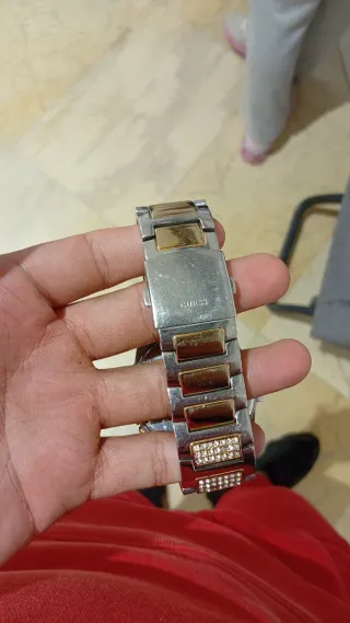 Reloj Guess Dorado y Plateado