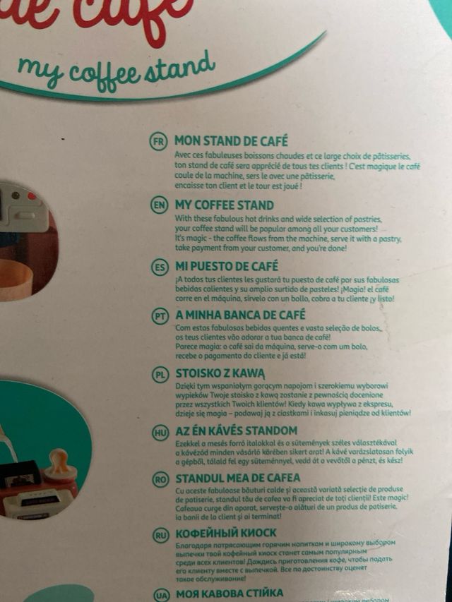 Cafetería de juguete con caja registradora