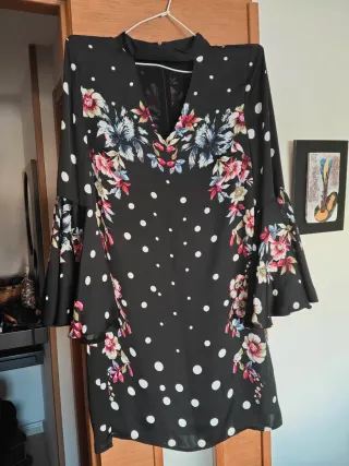 Vestido corto GUESS floral lunares. Talla 36.
