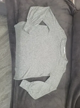 Camiseta gris manga larga