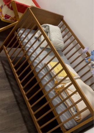 Cuna de bebé de madera
