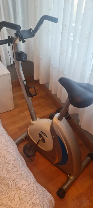 Bicicleta Estática BH Fitness