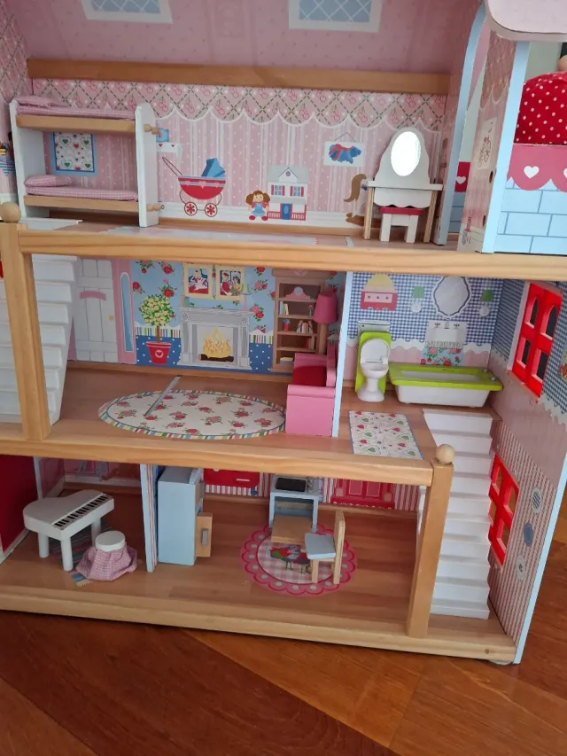 Casita de muñecas de madera, 3 plantas