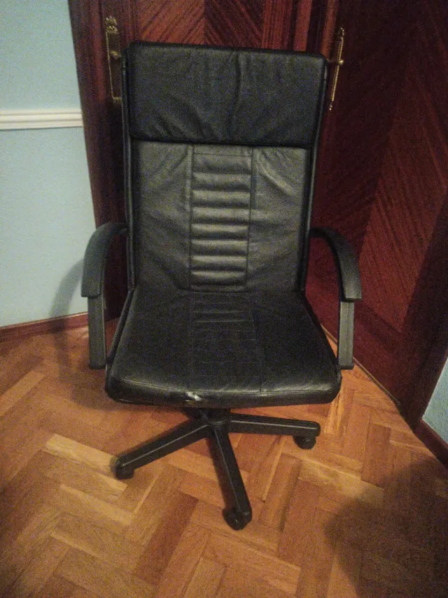 Sillón de oficina negro