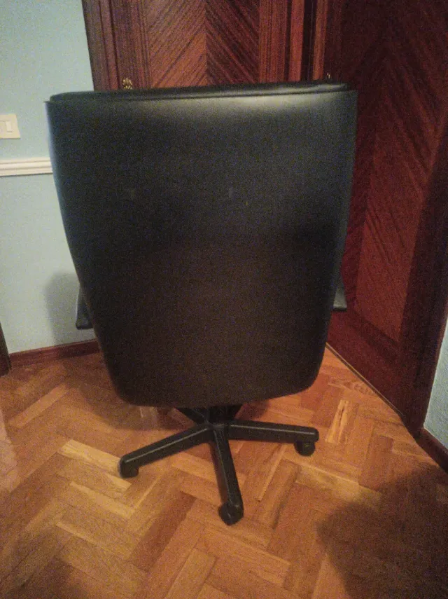 Sillón de oficina negro