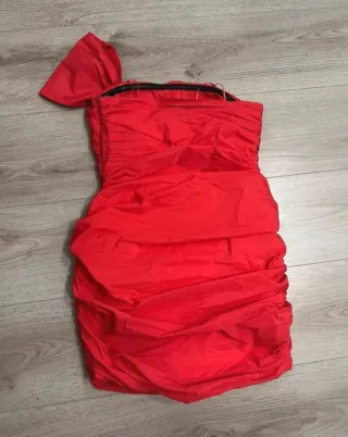 Vestido Zara rojo fruncido