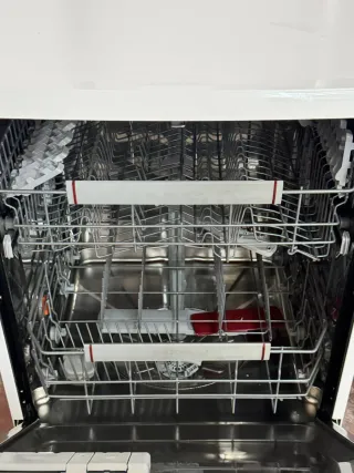 LAVAVAJILLAS AEG BLANCO