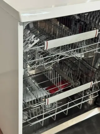 LAVAVAJILLAS AEG BLANCO