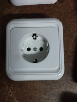 Mecanismos Simon: Enchufes e Interruptores