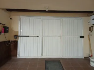 Puerta de garaje motorizada