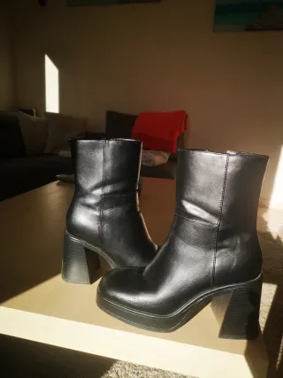 Botines negros de tacón