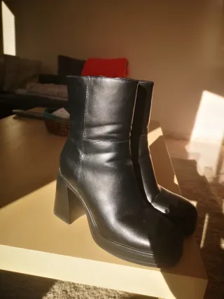 Botines negros de tacón