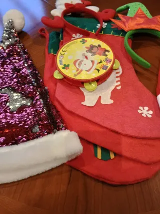 Lote Gorros Papa Noel, Botas y Panderetas