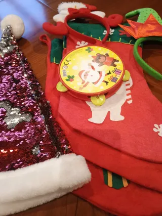 Lote Gorros Papa Noel, Botas y Panderetas