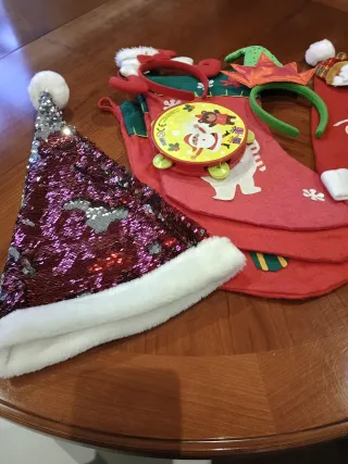 Lote Gorros Papa Noel, Botas y Panderetas