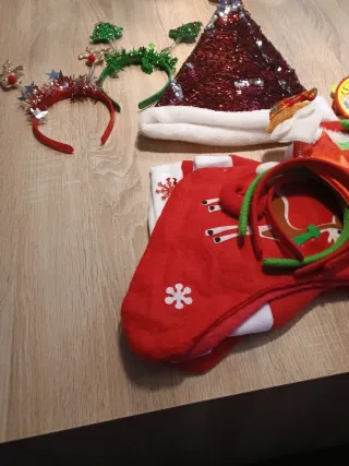 Lote Gorros Papa Noel, Botas y Panderetas