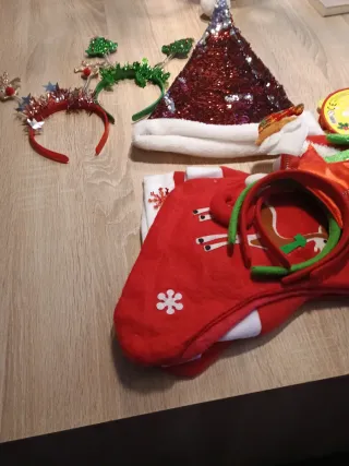 Lote Gorros Papa Noel, Botas y Panderetas