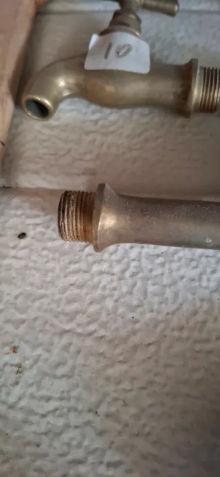 2 rubinetti antichi in ottone