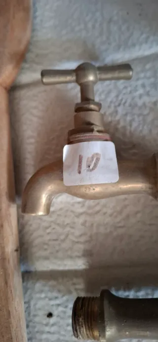 2 rubinetti antichi in ottone