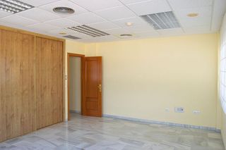 Edificio en alquiler en Churriana en Málaga