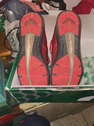 Zapatillas Puma Rojas y Negras