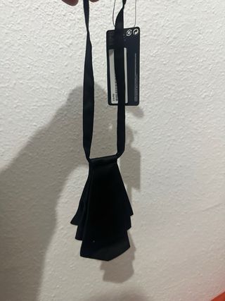 Pajarita H&M Negra Adorno Cuello