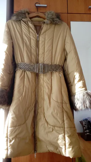 Parka mujer beige con cinturón