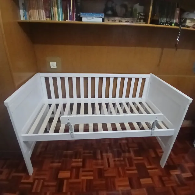 Cuna infantil blanca