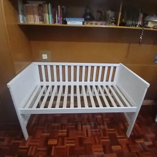 Cuna infantil blanca